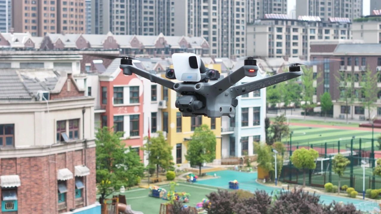 無人機高空喊話助力城市流動攤販高效管理